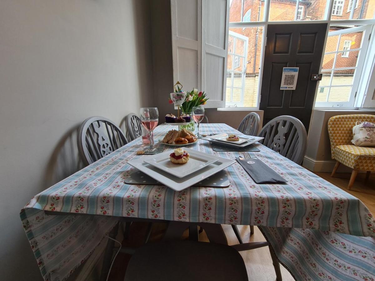 Coopers, Ground Floor Apartment With 2 Bedrooms And 2 Bathrooms Within A Georgian Listed Building Бертон-апон-Трент Экстерьер фото
