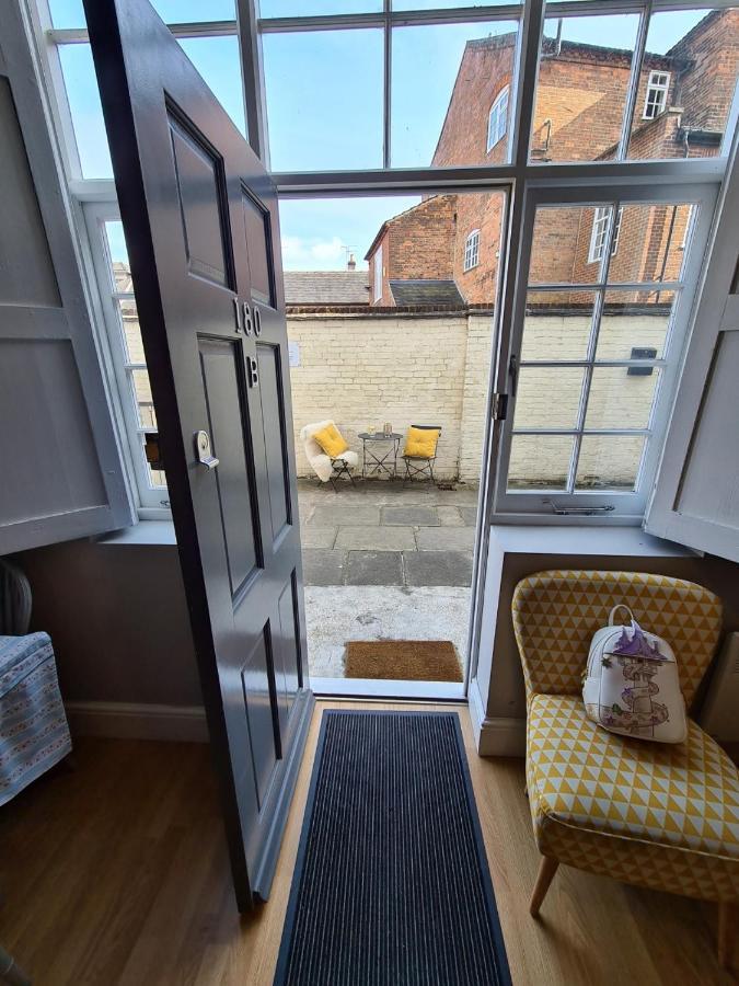 Coopers, Ground Floor Apartment With 2 Bedrooms And 2 Bathrooms Within A Georgian Listed Building Бертон-апон-Трент Экстерьер фото