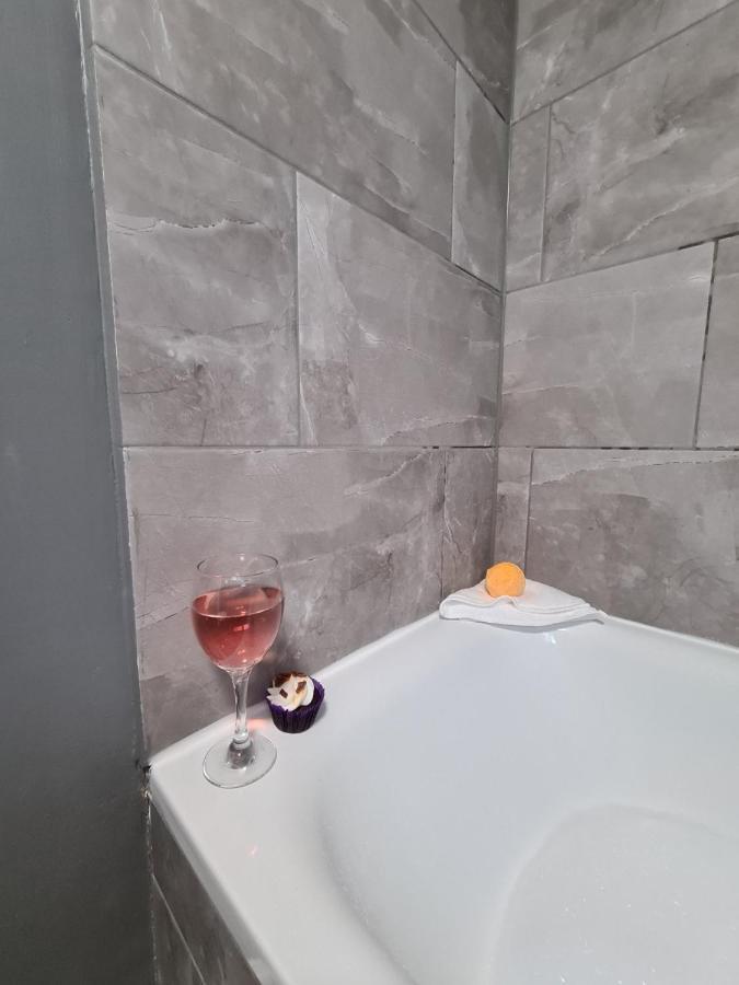 Coopers, Ground Floor Apartment With 2 Bedrooms And 2 Bathrooms Within A Georgian Listed Building Бертон-апон-Трент Экстерьер фото